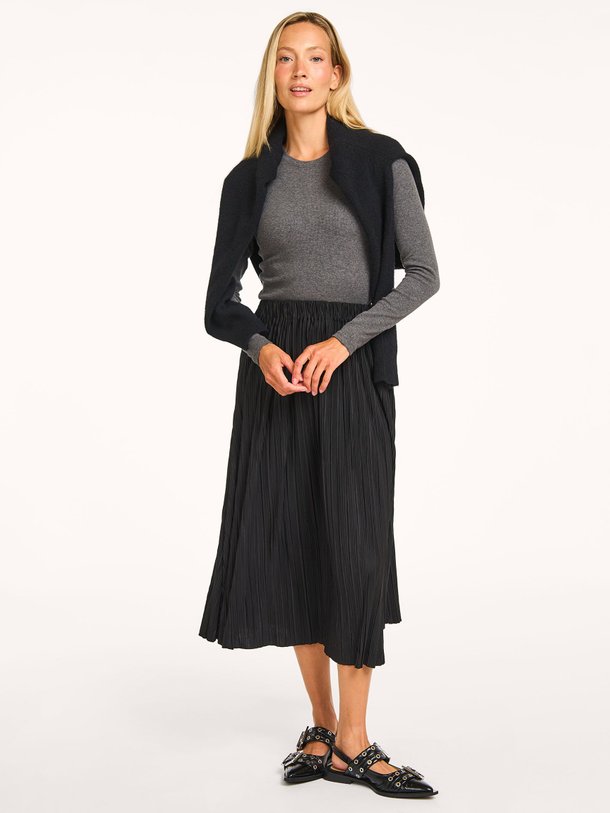 Ontdek de Uma elastische plissé rok van Samsoe Samsoe in de kleur zwart bij Orangebag. Op werkdagen voor 21:45 besteld, morgen in huis.