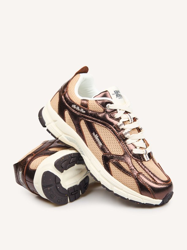 Ontdek de The Re-Run metallic mesh sneakers van Mercer Amsterdam in de kleur bruin bij Orangebag. Op werkdagen voor 21:45 besteld, morgen in huis.
