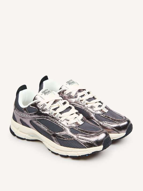 Ontdek de The Re-Run metallic mesh sneakers van Mercer Amsterdam in de kleur antraciet bij Orangebag. Op werkdagen voor 21:45 besteld, morgen in huis.