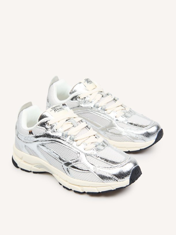 Ontdek de The Re-Run metallic mesh sneakers van Mercer Amsterdam in de kleur zilverkleur bij Orangebag. Op werkdagen voor 21:45 besteld, morgen in huis.