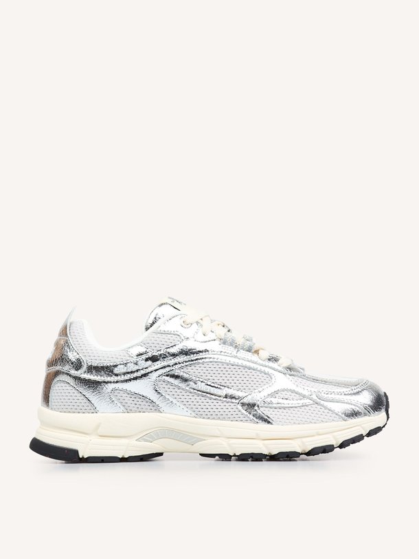 Ontdek de The Re-Run metallic mesh sneakers van Mercer Amsterdam in de kleur zilverkleur bij Orangebag. Op werkdagen voor 21:45 besteld, morgen in huis.
