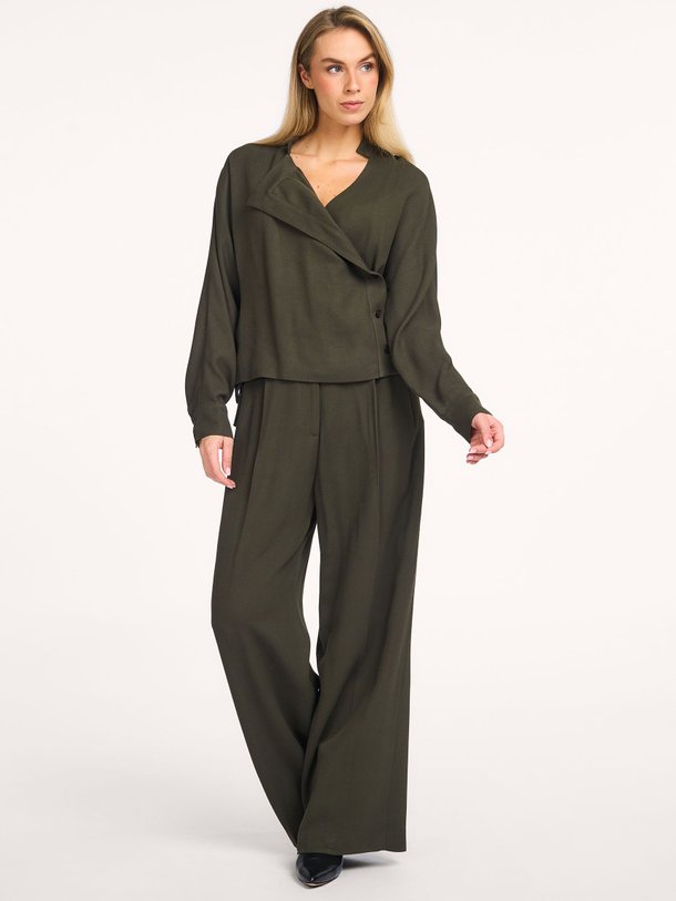 Ontdek de Pallia viscose/wolmix pantalon van Iro in de kleur kaki bij Orangebag. Op werkdagen voor 21:45 besteld, morgen in huis.