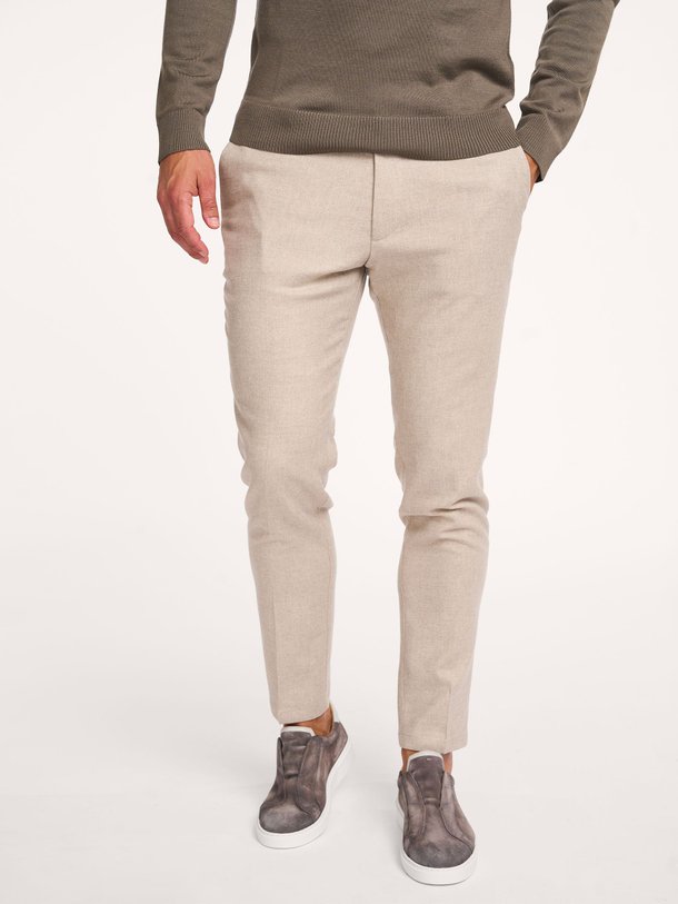 Ontdek de Ajend wolmix gemêleerde broek van Drykorn in de kleur beige bij Orangebag. Op werkdagen voor 21:45 besteld, morgen in huis.