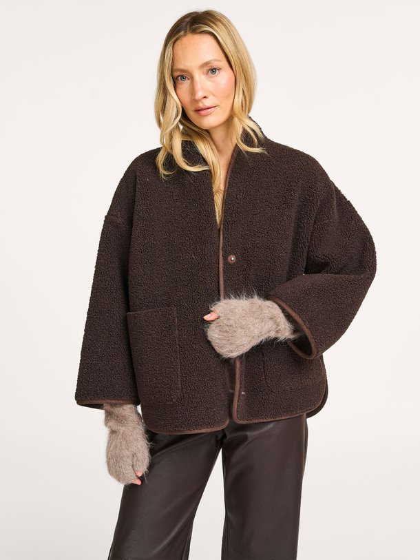 Ontdek de Joko geweven reversible jas van Knit-ted in de kleur donkerbruin bij Orangebag. Op werkdagen voor 21:45 besteld, morgen in huis.