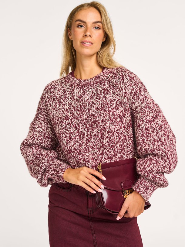 Ontdek de Izura wolmix gemêleerde trui van Essentiel Antwerp in de kleur aubergine bij Orangebag. Op werkdagen voor 21:45 besteld, morgen in huis.