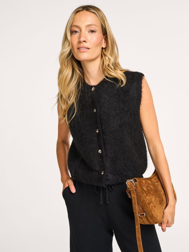 Ontdek de Cleo alpacamix vest van Knit-ted in de kleur zwart bij Orangebag. Op werkdagen voor 21:45 besteld, morgen in huis.