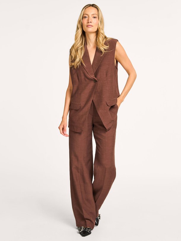 Ontdek de salaray viscose/linnenmix broek van Samsoe Samsoe in de kleur bruin bij Orangebag. Op werkdagen voor 21:45 besteld, morgen in huis.