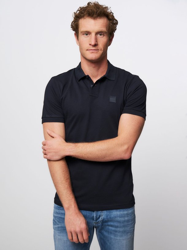 Ontdek de Passenger katoenmix piqué polo van Boss in de kleur donkerblauw bij Orangebag. Op werkdagen voor 21:45 besteld, morgen in huis.