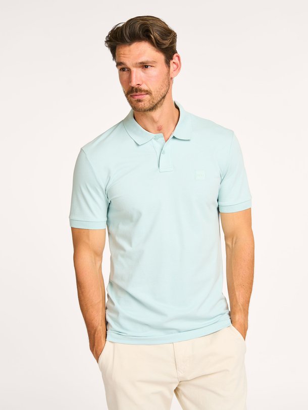 Ontdek de Passenger katoenmix piqué polo van Boss in de kleur turquoise bij Orangebag. Op werkdagen voor 21:45 besteld, morgen in huis.