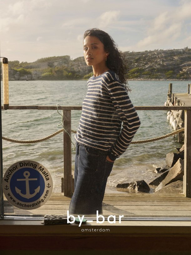 Ontdek de Benny alpacamix gestreepte trui van By-Bar in de kleur donkerblauw bij Orangebag. Op werkdagen voor 21:45 besteld, morgen in huis.