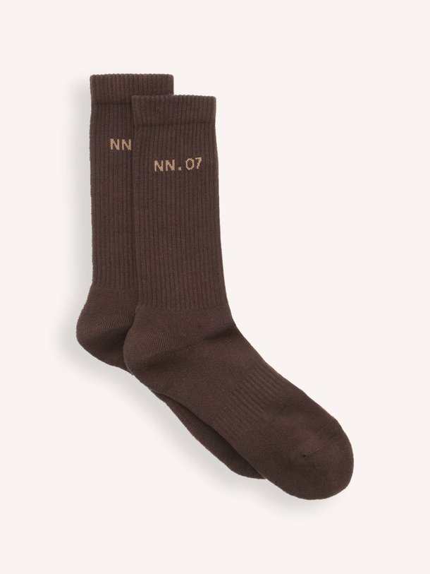 Ontdek de Katoenmix sokken met logo van NN.07 in de kleur donkerbruin bij Orangebag. Op werkdagen voor 21:45 besteld, morgen in huis.