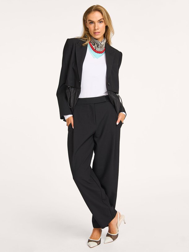 Ontdek de Vola viscosemix broek van Co'Couture in de kleur zwart bij Orangebag. Op werkdagen voor 21:45 besteld, morgen in huis.