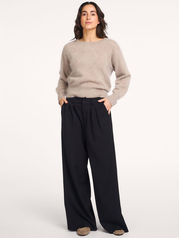 Ontdek de Novak viscosemix wide leg pantalon van Sea Me Happy in de kleur zwart bij Orangebag. Op werkdagen voor 21:45 besteld, morgen in huis.