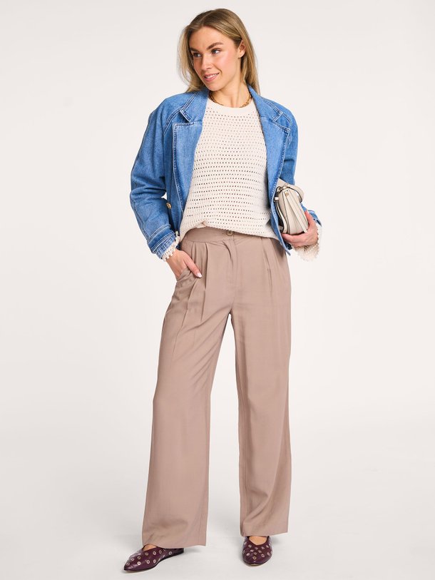 Ontdek de Fanya viscosemix pantalon van Modstrom in de kleur zand bij Orangebag. Op werkdagen voor 21:45 besteld, morgen in huis.