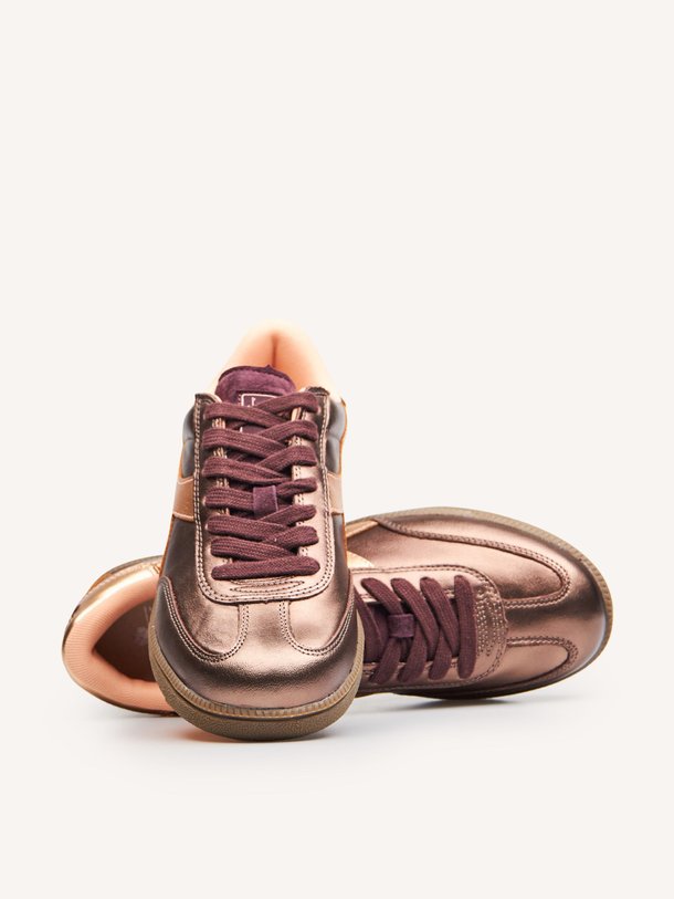 Ontdek de Trainer lederen metallic sneakers van Diadora in de kleur bruin bij Orangebag. Op werkdagen voor 21:45 besteld, morgen in huis.