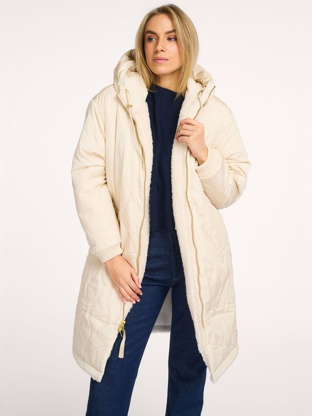 Ontdek de Cyrus geweven reversible teddy jas van Varley in de kleur crème bij Orangebag. Op werkdagen voor 21:45 besteld, morgen in huis.