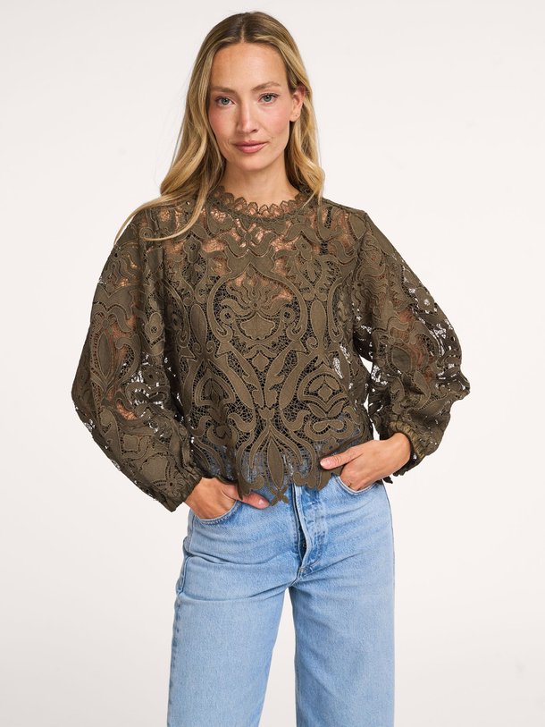 Ontdek de Geweven opengewerkte broderie top van Summum in de kleur kaki bij Orangebag. Op werkdagen voor 21:45 besteld, morgen in huis.