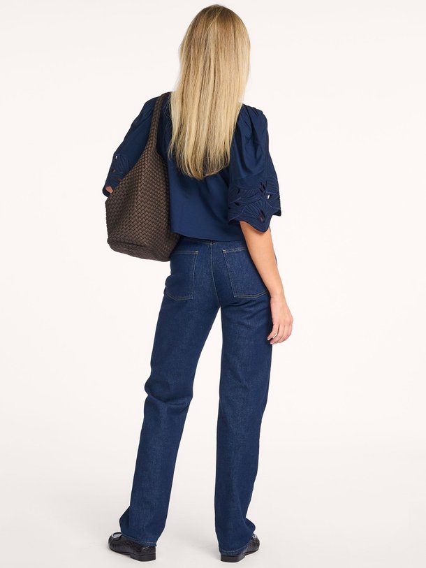 Ontdek de Audrey viscosemix top van By-Bar in de kleur donkerblauw bij Orangebag. Op werkdagen voor 21:45 besteld, morgen in huis.