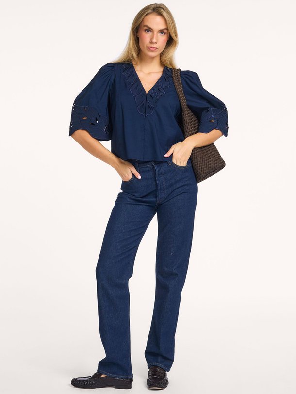 Ontdek de Audrey viscosemix top van By-Bar in de kleur donkerblauw bij Orangebag. Op werkdagen voor 21:45 besteld, morgen in huis.