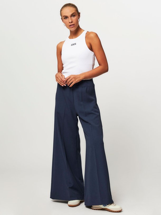 Ontdek de Super Woody viscosemix palazzo van Sea Me Happy in de kleur donkerblauw bij Orangebag. Op werkdagen voor 21:45 besteld, morgen in huis.