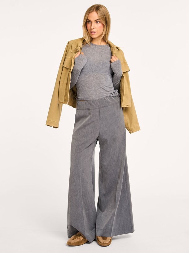 Ontdek de Super Woody viscosemix gemêleerde palazzo van Sea Me Happy in de kleur donkergrijs bij Orangebag. Op werkdagen voor 21:45 besteld, morgen in huis.