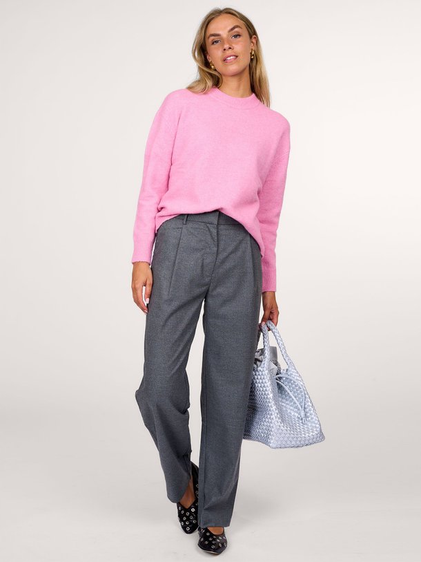 Ontdek de Saagneta viscosemix gemêleerde pantalon van Samsoe Samsoe in de kleur grijs bij Orangebag. Op werkdagen voor 21:45 besteld, morgen in huis.