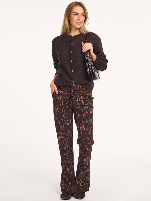 Ontdek de Flair heavy travel jersey leopard broek van Studio Anneloes in de kleur bruin bij Orangebag. Op werkdagen voor 21:45 besteld, morgen in huis.