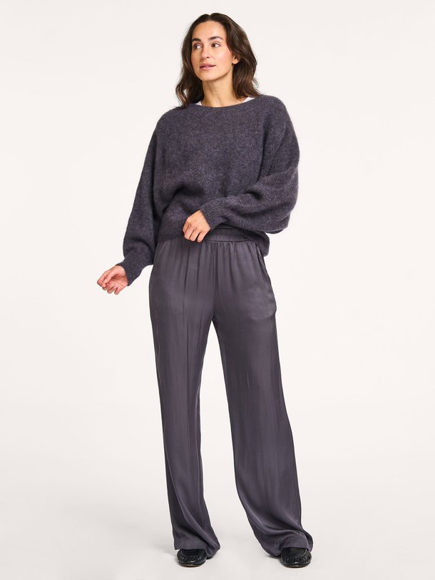 Ontdek de Viscose broek van No Man's Land in de kleur antraciet bij Orangebag. Op werkdagen voor 21:45 besteld, morgen in huis.