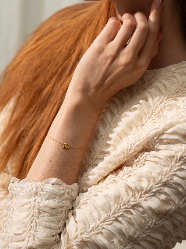 Ontdek de Vergulde armband met letter van Ellen Beekmans in de kleur goudkleur bij Orangebag. Op werkdagen voor 21:45 besteld, morgen in huis.
