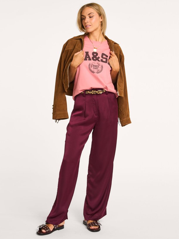 Ontdek de Charly geweven pantalon van ba-sh in de kleur bordeauxrood bij Orangebag. Op werkdagen voor 21:45 besteld, morgen in huis.