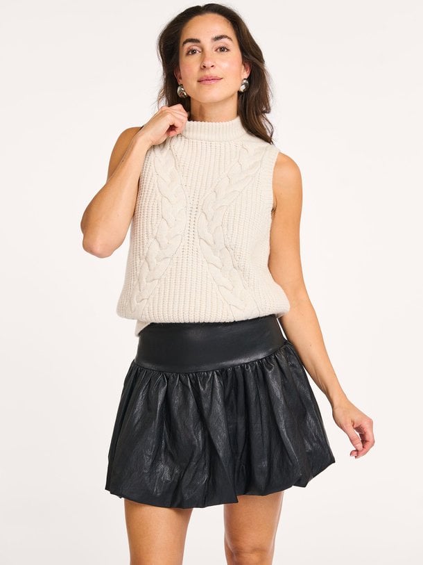 Ontdek de Row gebreide spencer van Co'Couture in de kleur ecru bij Orangebag. Op werkdagen voor 21:45 besteld, morgen in huis.