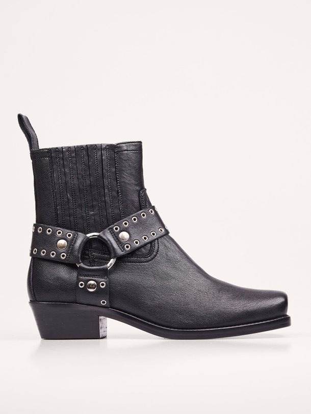 Ontdek de Boylle lederen enkellaarzen van Iro in de kleur zwart bij Orangebag. Op werkdagen voor 21:45 besteld, morgen in huis.