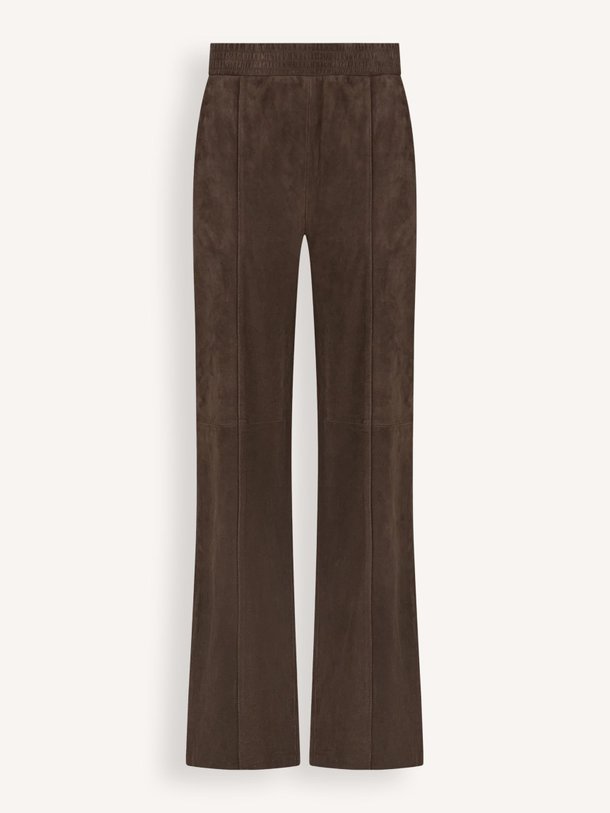 Ontdek de Lucca suède broek van Alter Ego in de kleur donkerbruin bij Orangebag. Op werkdagen voor 21:45 besteld, morgen in huis.