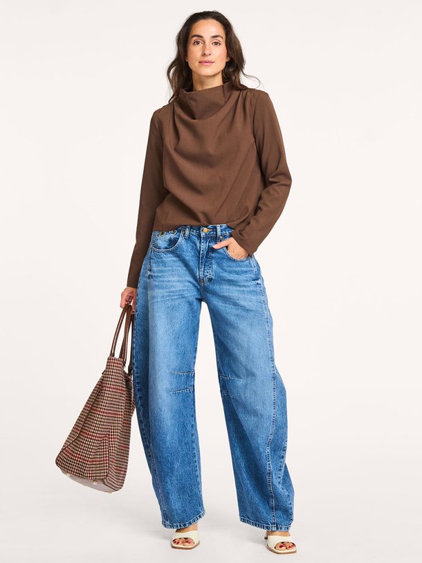 Ontdek de Beverly viscosemix top van Iben in de kleur bruin bij Orangebag. Op werkdagen voor 21:45 besteld, morgen in huis.