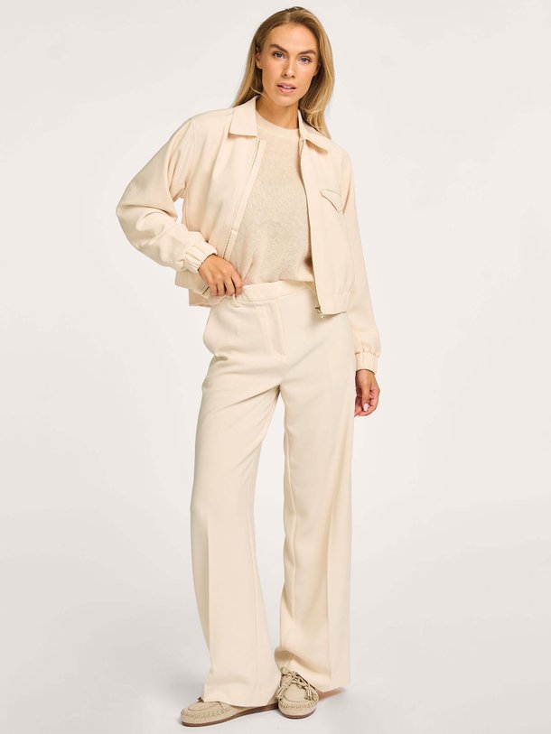 Ontdek de Alain geweven pantalon van Dante 6 in de kleur crème bij Orangebag. Op werkdagen voor 21:45 besteld, morgen in huis.