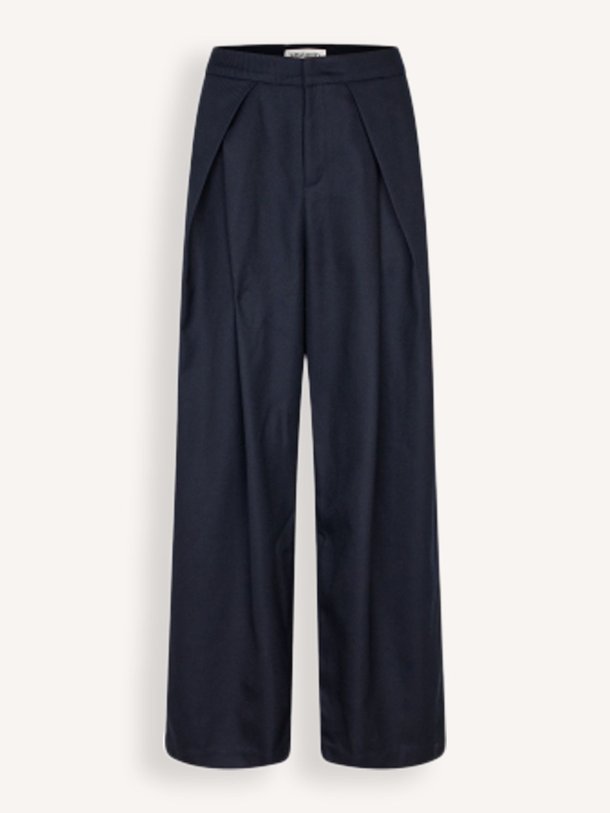 Ontdek de Zola rayonmix broek van Lollys Laundry in de kleur donkerblauw bij Orangebag. Op werkdagen voor 21:45 besteld, morgen in huis.