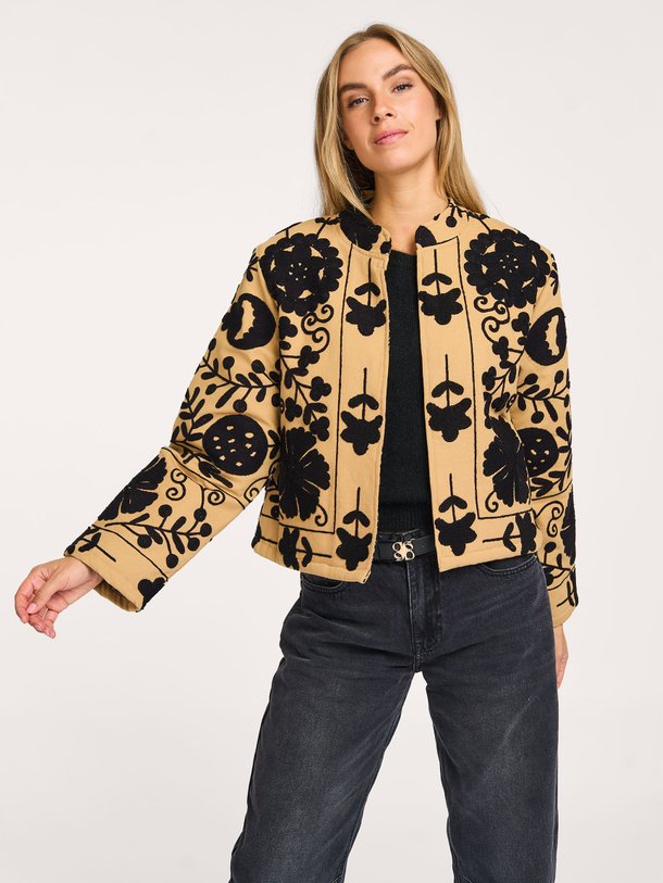 Ontdek de Katoenen jasje met borduursel van Summum in de kleur lichtbruin bij Orangebag. Op werkdagen voor 21:45 besteld, morgen in huis.