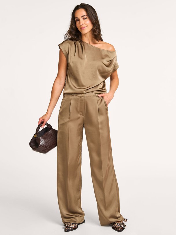 Ontdek de Jules geweven satijnlook wide leg broek van Dante 6 in de kleur bruin bij Orangebag. Op werkdagen voor 21:45 besteld, morgen in huis.