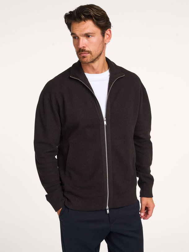 Ontdek de Janor wollen vest van Drykorn in de kleur donkerbruin bij Orangebag. Op werkdagen voor 21:45 besteld, morgen in huis.