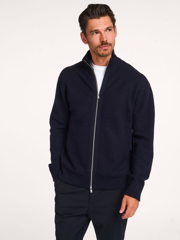 Ontdek de Janor wollen vest van Drykorn in de kleur donkerblauw bij Orangebag. Op werkdagen voor 21:45 besteld, morgen in huis.