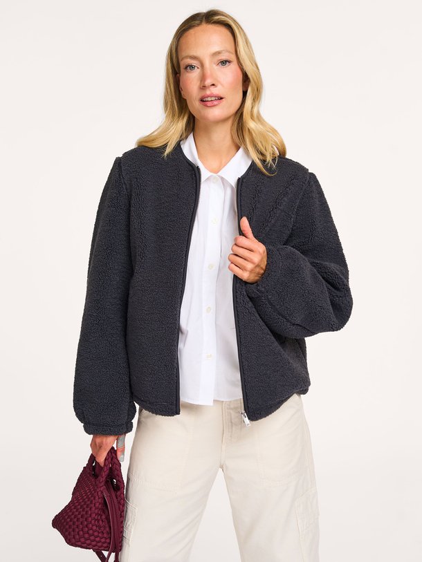 Ontdek de Saautumn geweven teddy jack van Samsoe Samsoe in de kleur antraciet bij Orangebag. Op werkdagen voor 21:45 besteld, morgen in huis.