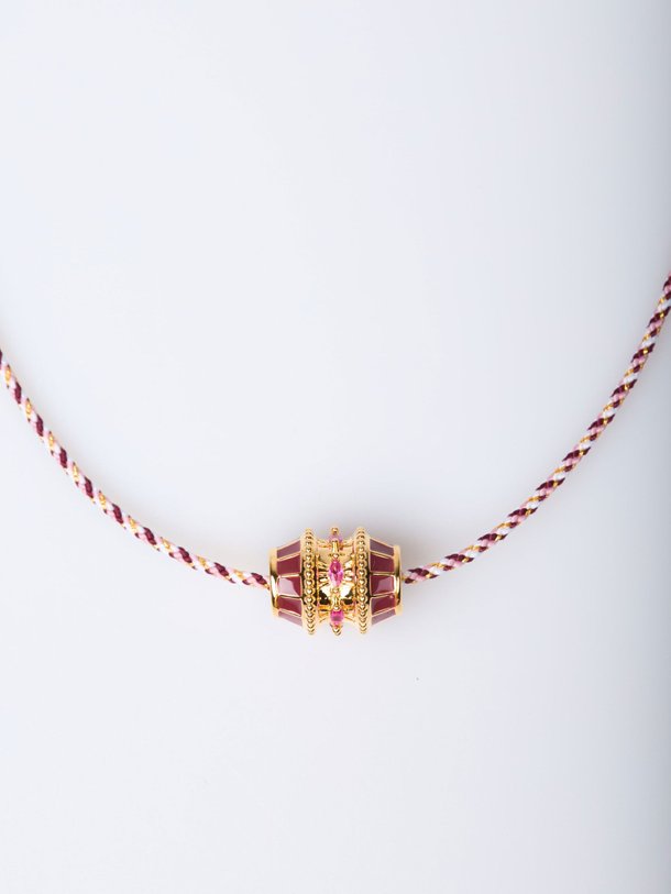 Ontdek de Burgundy Talisman halsketting met hanger van Mya-Bay in de kleur bordeauxrood bij Orangebag. Op werkdagen voor 21:45 besteld, morgen in huis.