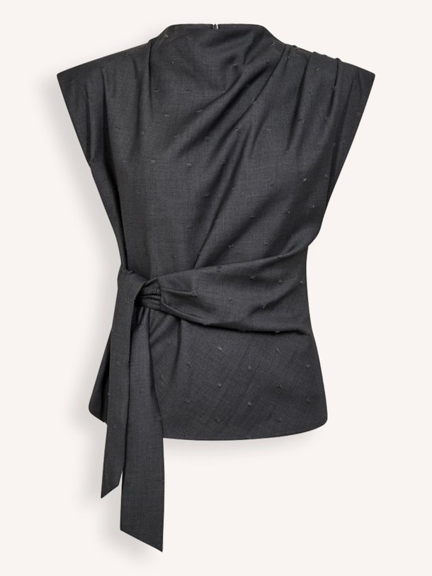 Ontdek de Saga viscosemix top van Co'Couture in de kleur donkergrijs bij Orangebag. Op werkdagen voor 21:45 besteld, morgen in huis.