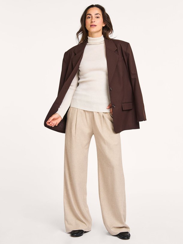 Ontdek de Wolmix broek van No Man's Land in de kleur zand bij Orangebag. Op werkdagen voor 21:45 besteld, morgen in huis.