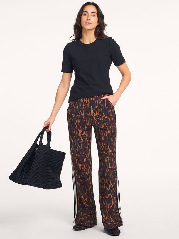 Ontdek de Trainer heavy travel jersey leopard broek van Studio Anneloes in de kleur bruin bij Orangebag. Op werkdagen voor 21:45 besteld, morgen in huis.