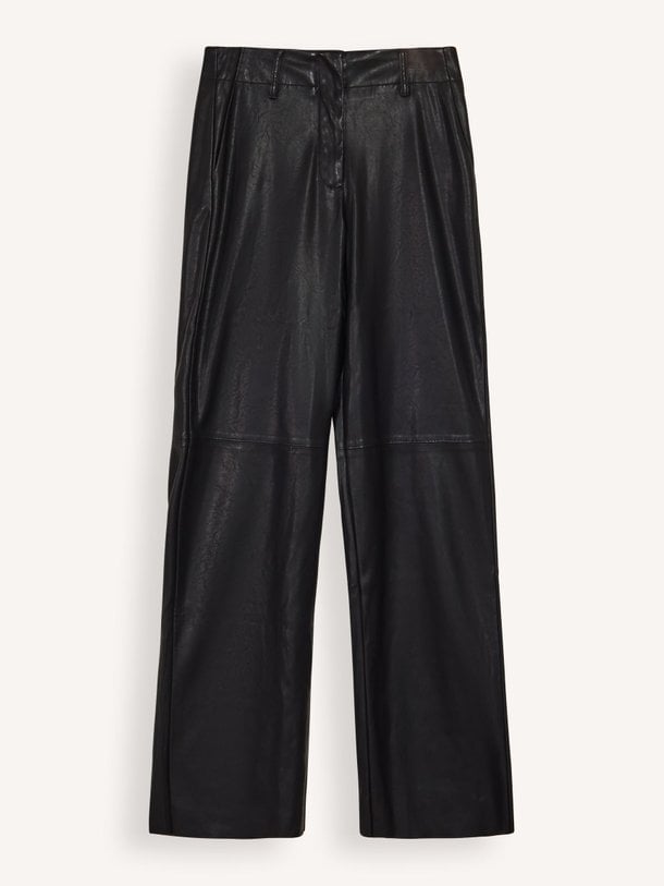 Ontdek de Naomi viscosemix leatherlook broek van Knit-ted in de kleur zwart bij Orangebag. Op werkdagen voor 21:45 besteld, morgen in huis.