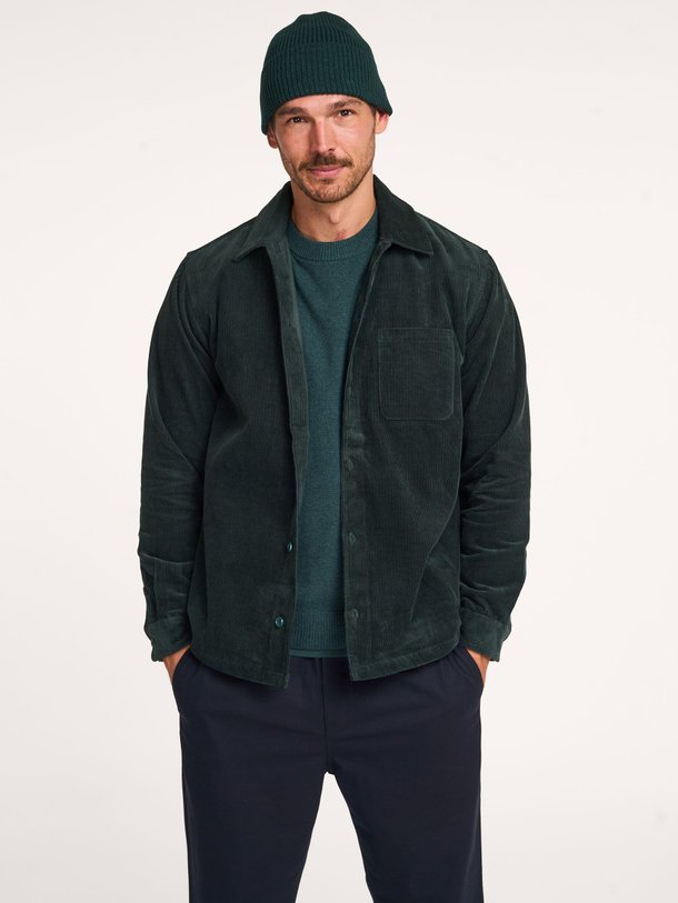 Ontdek de Sadamon organic cotton ribcord overshirt van Samsoe Samsoe in de kleur groen bij Orangebag. Op werkdagen voor 21:45 besteld, morgen in huis.
