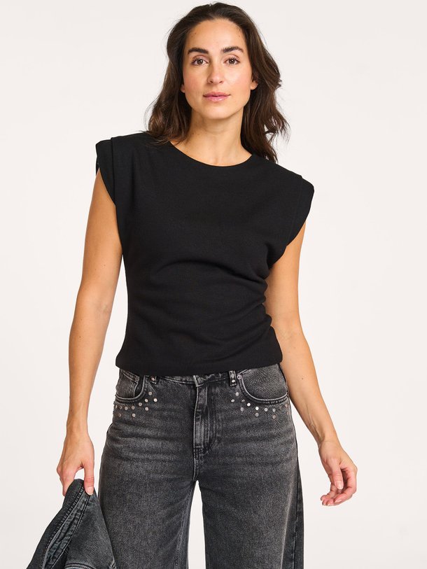 Ontdek de Pilou viscosemix rib top van Co'Couture in de kleur zwart bij Orangebag. Op werkdagen voor 21:45 besteld, morgen in huis.