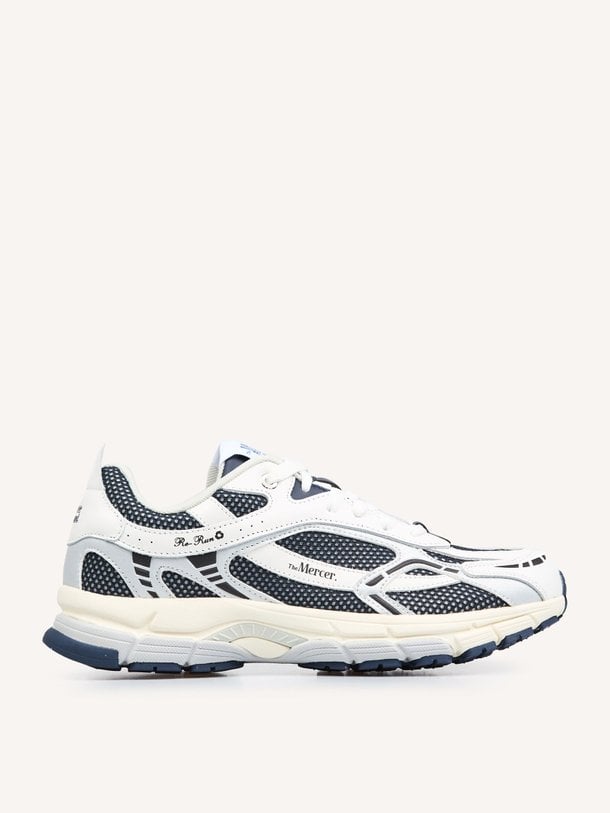 Ontdek de The Re-Run lederen sneakers met mesh van Mercer Amsterdam in de kleur donkerblauw bij Orangebag. Op werkdagen voor 21:45 besteld, morgen in huis.