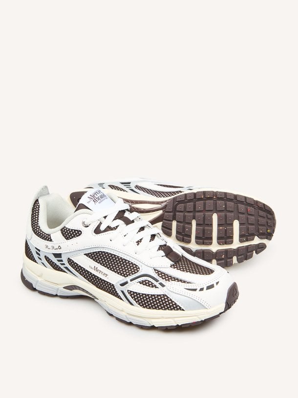 Ontdek de The Re-Run lederen sneakers met mesh van Mercer Amsterdam in de kleur donkerbruin bij Orangebag. Op werkdagen voor 21:45 besteld, morgen in huis.